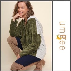 BNWT Umgee Lightweight Fluffy Pullover w/grey heather knit back